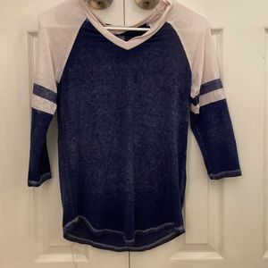 Blue and white quarter sleeve shirt